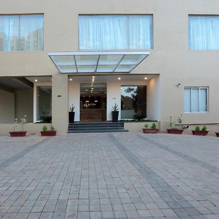 Starlit Suites Bangalore Kammasandra Buitenkant foto