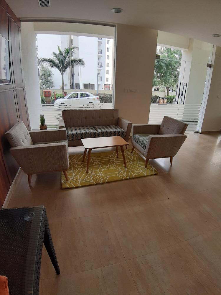 Starlit Suites Bangalore Kammasandra Buitenkant foto